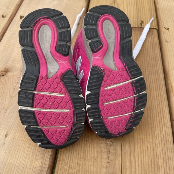 Toddler pink new balance sneaker size 7 - Picture 5 of 5